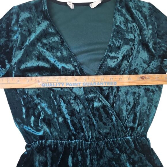 Socialite Emerald Green Crushed Velvet and Black Lace Wrap Front Romper Sz L - Picture 9 of 15